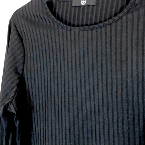 🍍2HP/ NWOT!! BLACK SET, SKIRT AND TOP. RIBBED MATERIAL U.S.SIZE 16 🍍🍍🍍🍍 - Picture 9 of 14